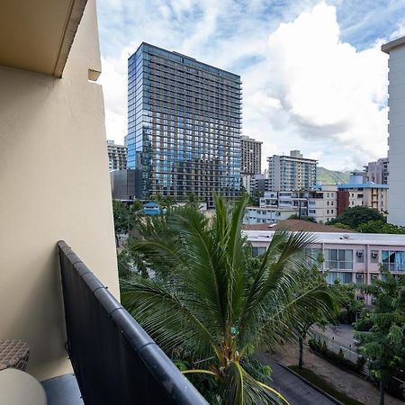 Gorgeous One Bedroom Bamboo Blocks From The Beach Honolulu Exteriér fotografie