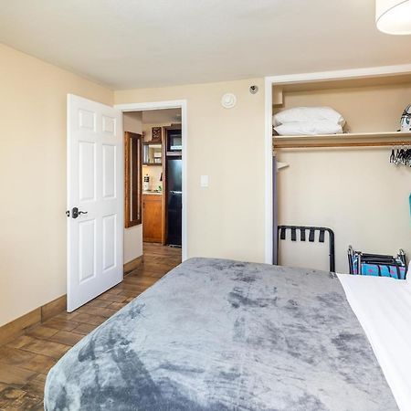 Gorgeous One Bedroom Bamboo Blocks From The Beach Honolulu Exteriér fotografie