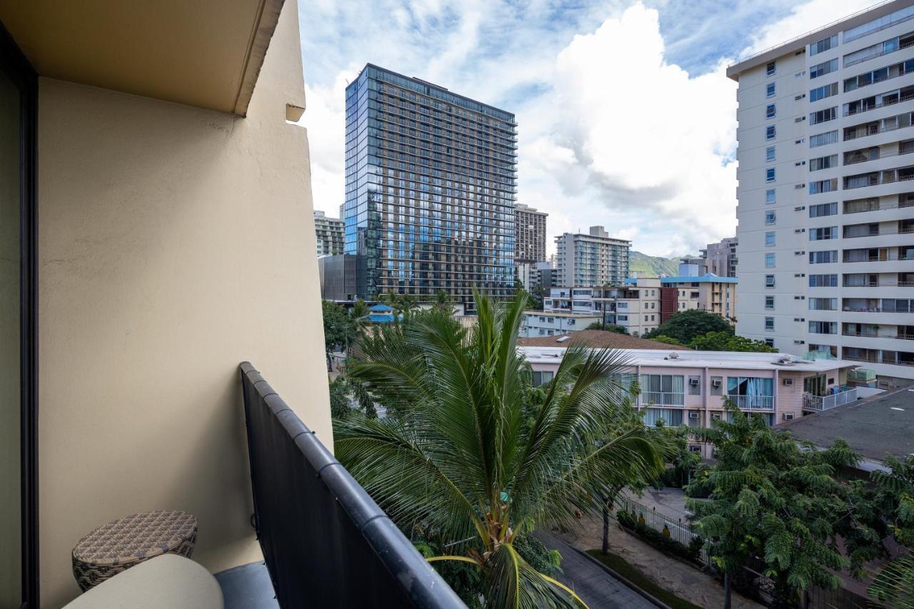 Gorgeous One Bedroom Bamboo Blocks From The Beach Honolulu Exteriér fotografie