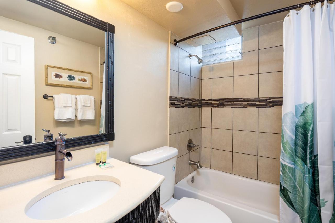 Gorgeous One Bedroom Bamboo Blocks From The Beach Honolulu Exteriér fotografie