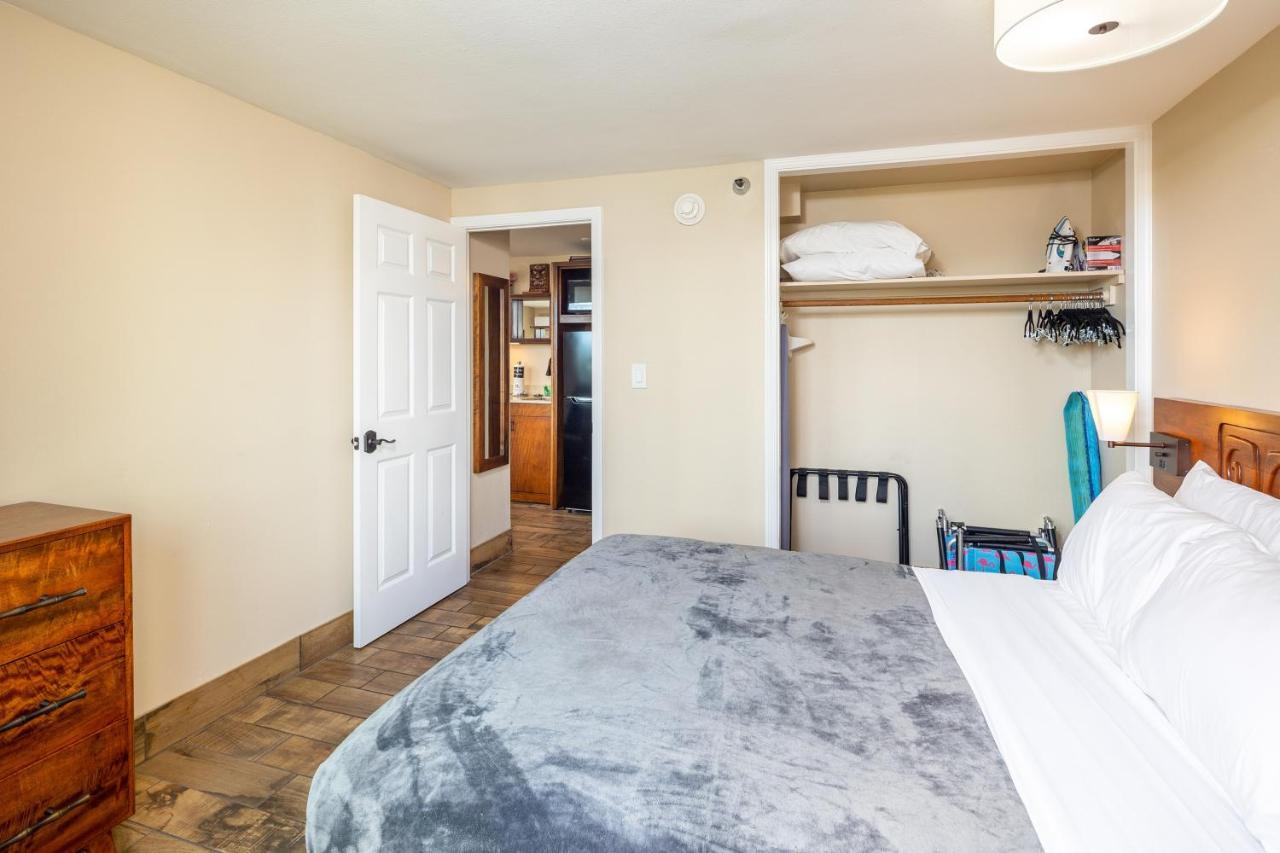 Gorgeous One Bedroom Bamboo Blocks From The Beach Honolulu Exteriér fotografie