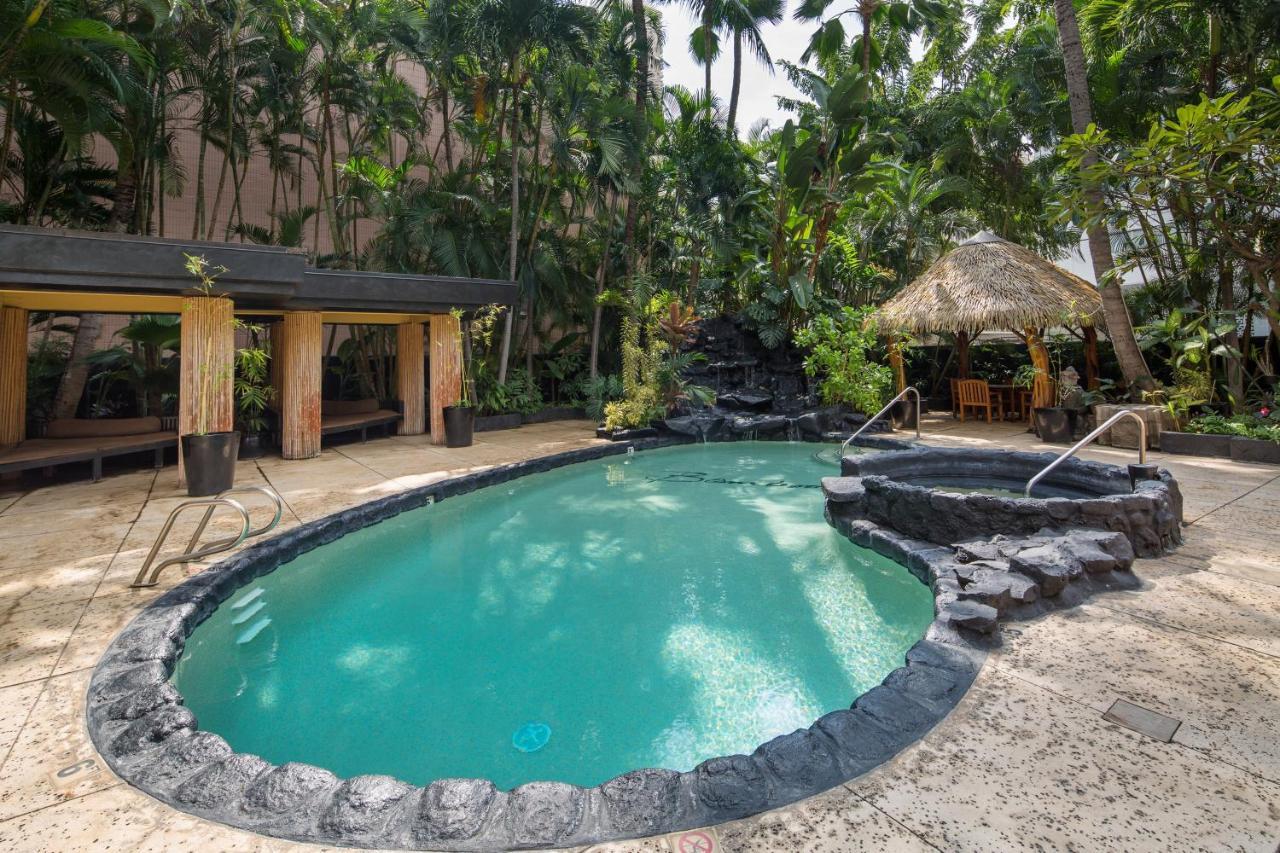 Gorgeous One Bedroom Bamboo Blocks From The Beach Honolulu Exteriér fotografie